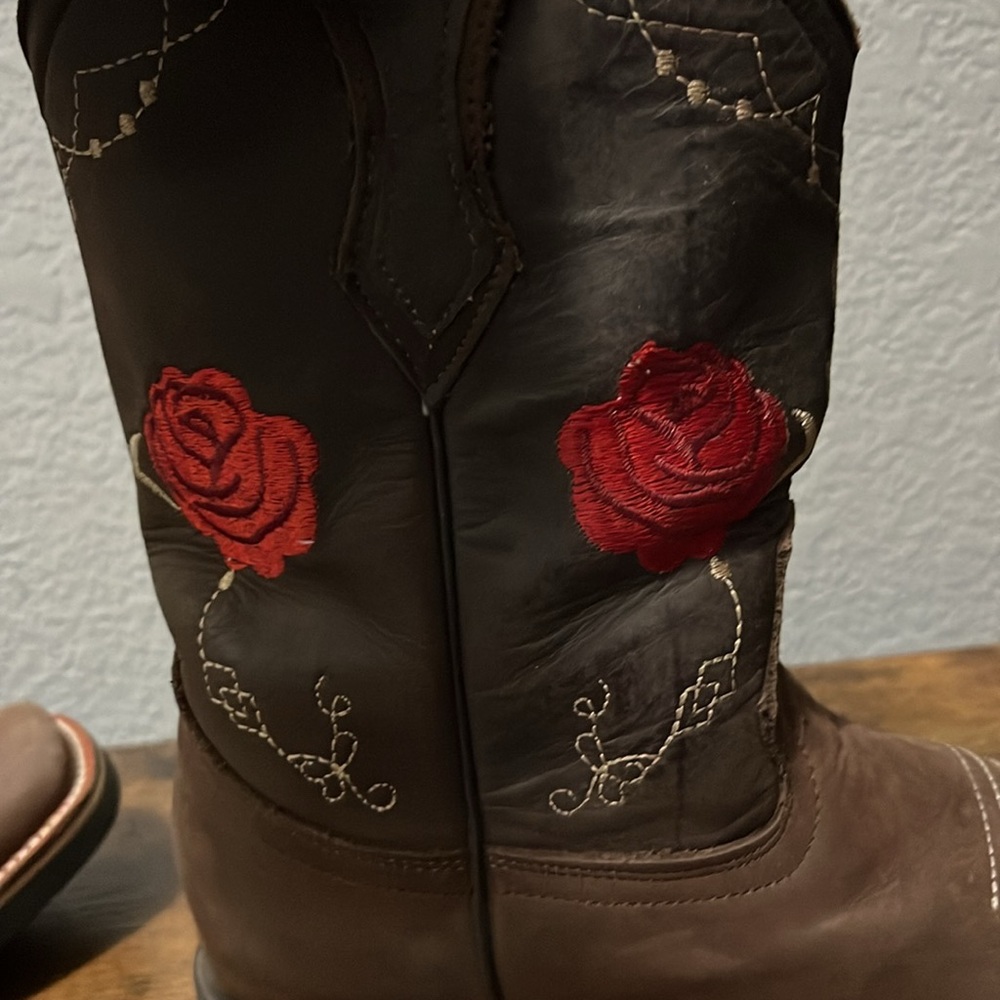 Cowboy Boots with Red Rose Embroidery - Picture 5 of 16